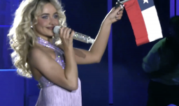 Sabrina Carpenter eligió a inesperada artista para “arrestarla” durante su éxito Juno en Lollapalooza Chile 2026